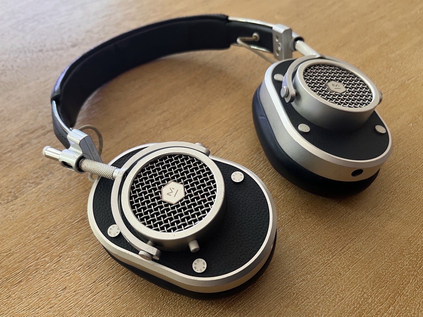 Master & Dynamic MH40 Wired Over-Ear Headphones Silver Aluminum Blue Leather