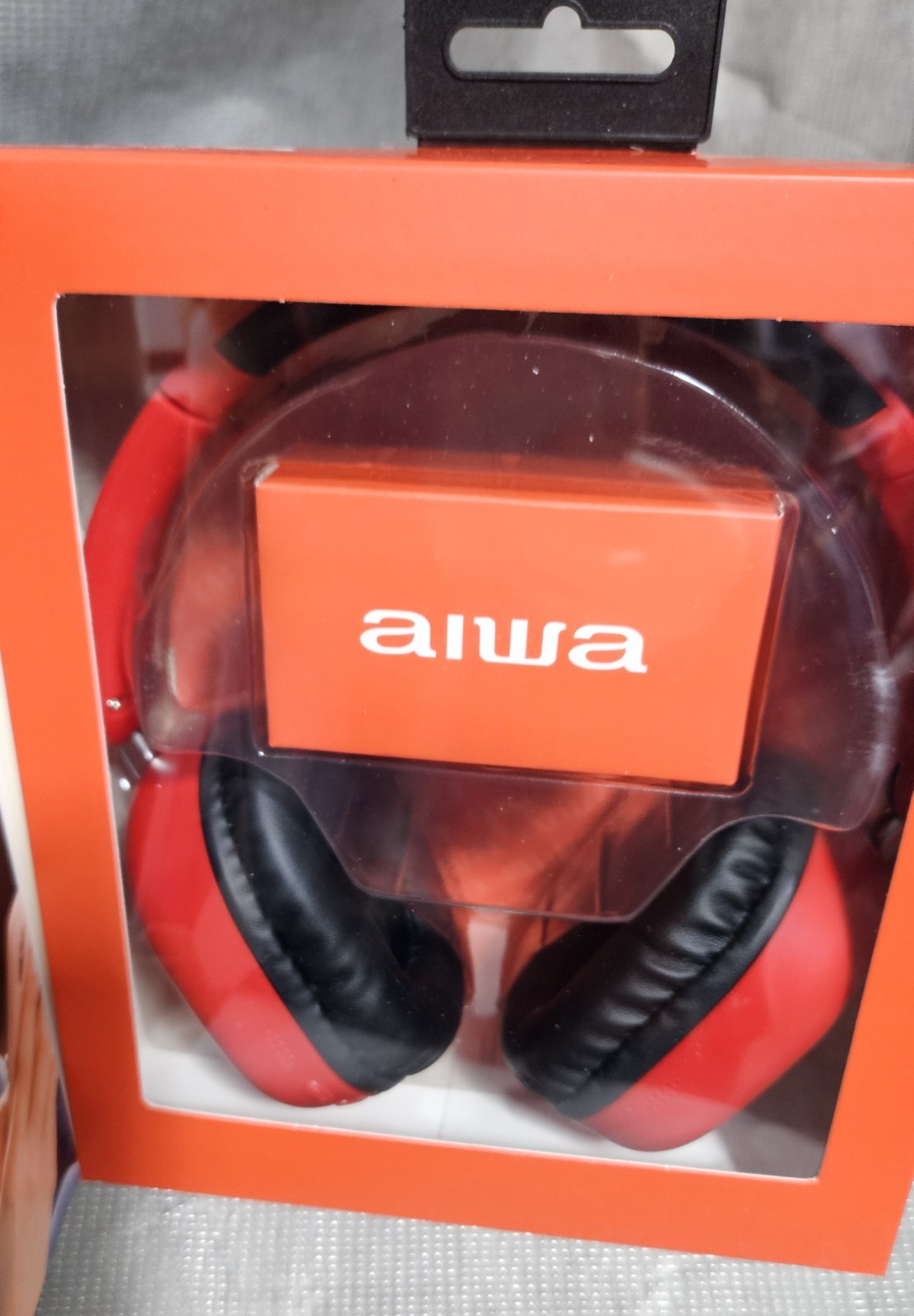 NIB* Aiwa AI5009 Over Ear Wireless Adj. Pad Headphones, Bluetooth, 10 hours-red