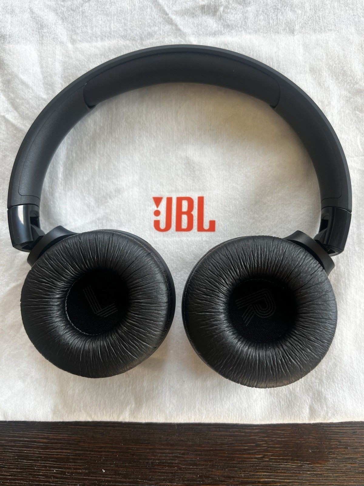 JBL Tune 520BT Wireless Bluetooth On-Ear Headphones With Built-In Microphone NEW