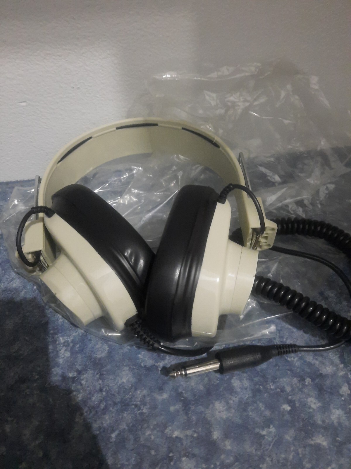 Califone 2924AV-P Over-The-Ear Headband Headphones – 1/4″ Jack – 6ft Coiled Cord