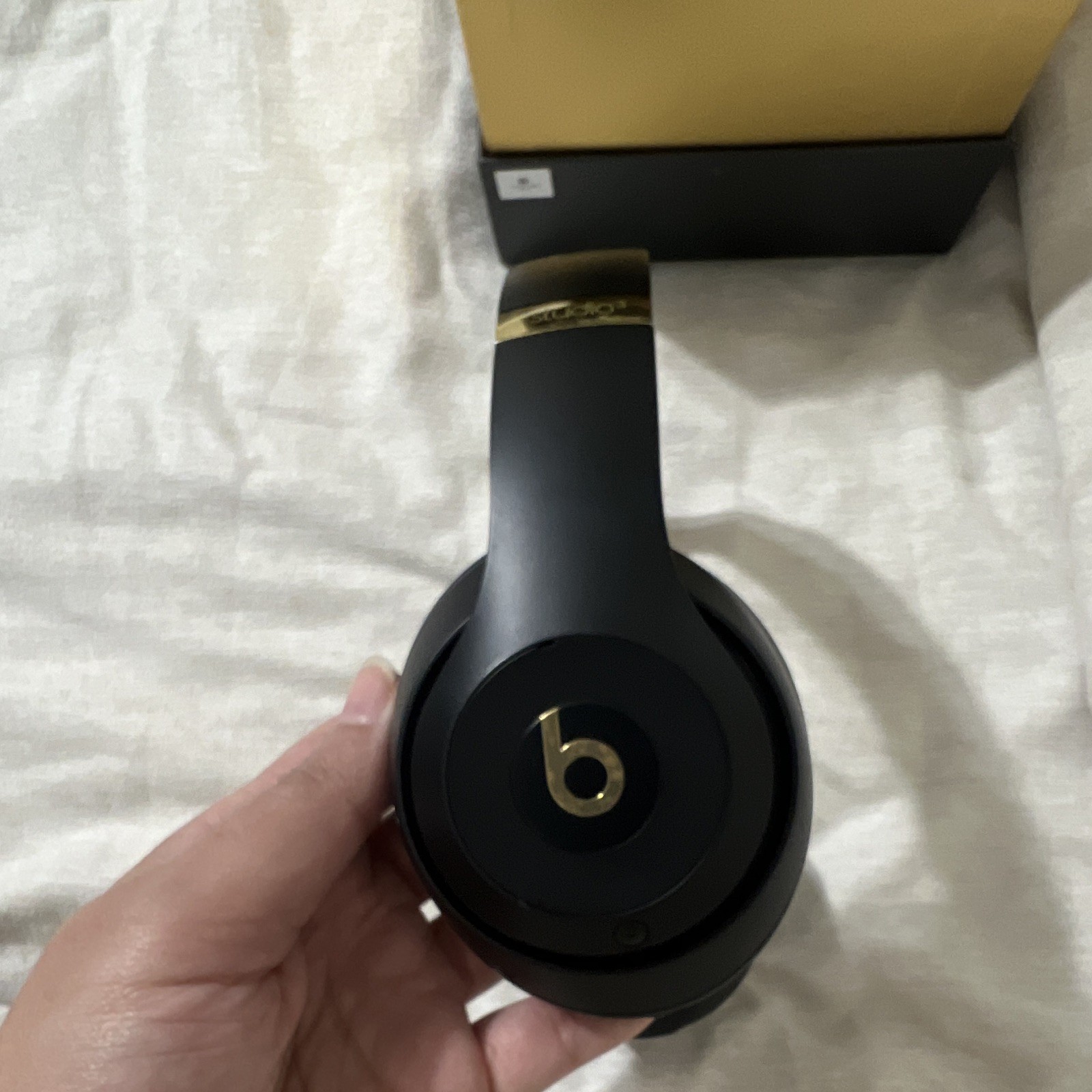 Beats Studio3 Wireless Bluetooth Over-Ear Headphones Black/Gold/Brown