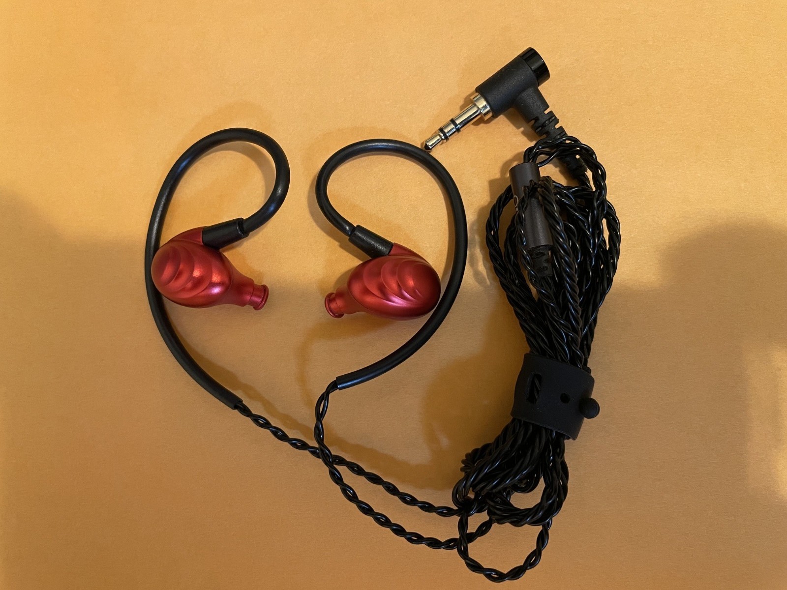 FIIO F9SE RED IN EAR MONITORS – EXCELLENT CONDITION