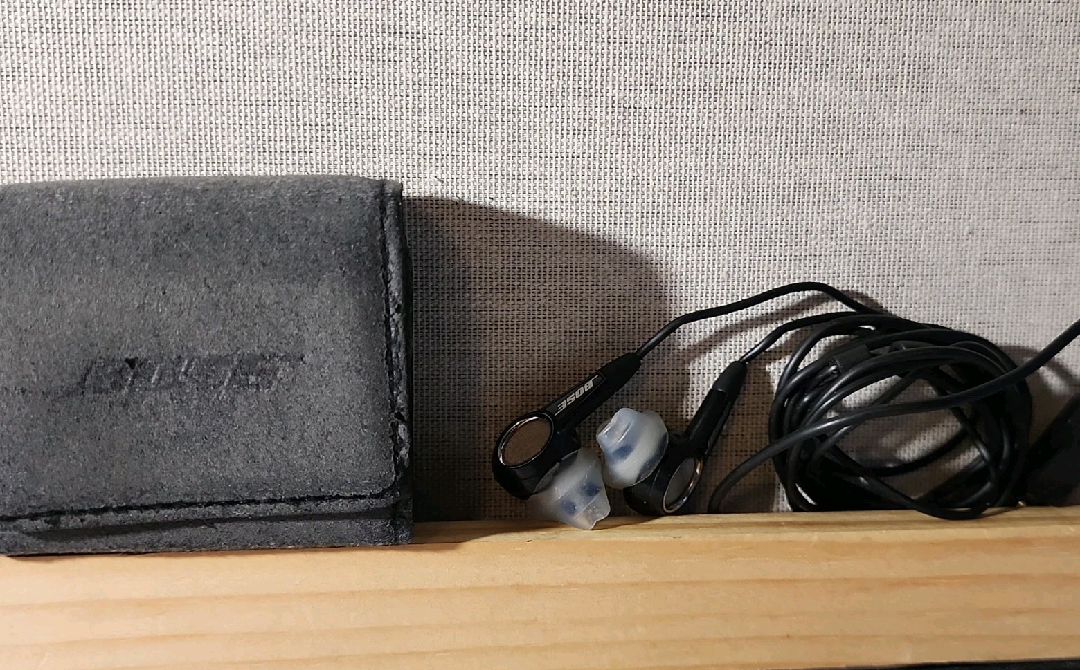 Retro Bose TriPort IE In-Ear Headphones – Black/White