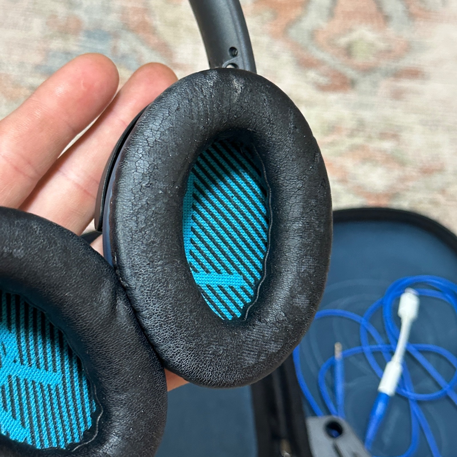 Bose QuietComfort 25 QC25 Wired Noise Cancelling Headphones with Case and Cable