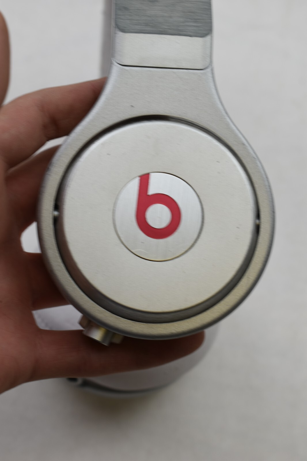 Monster Beats Pro by Dr Dre Over the Ear Headphones White/Silver READ DESC