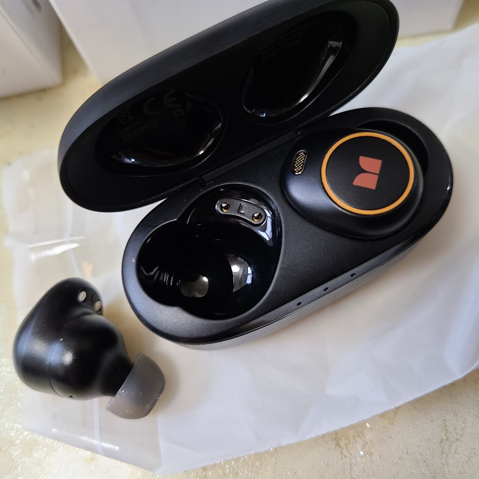 Monster Wireless Earbuds Achieve 300 AirLinks Bluetooth Headphones NEW