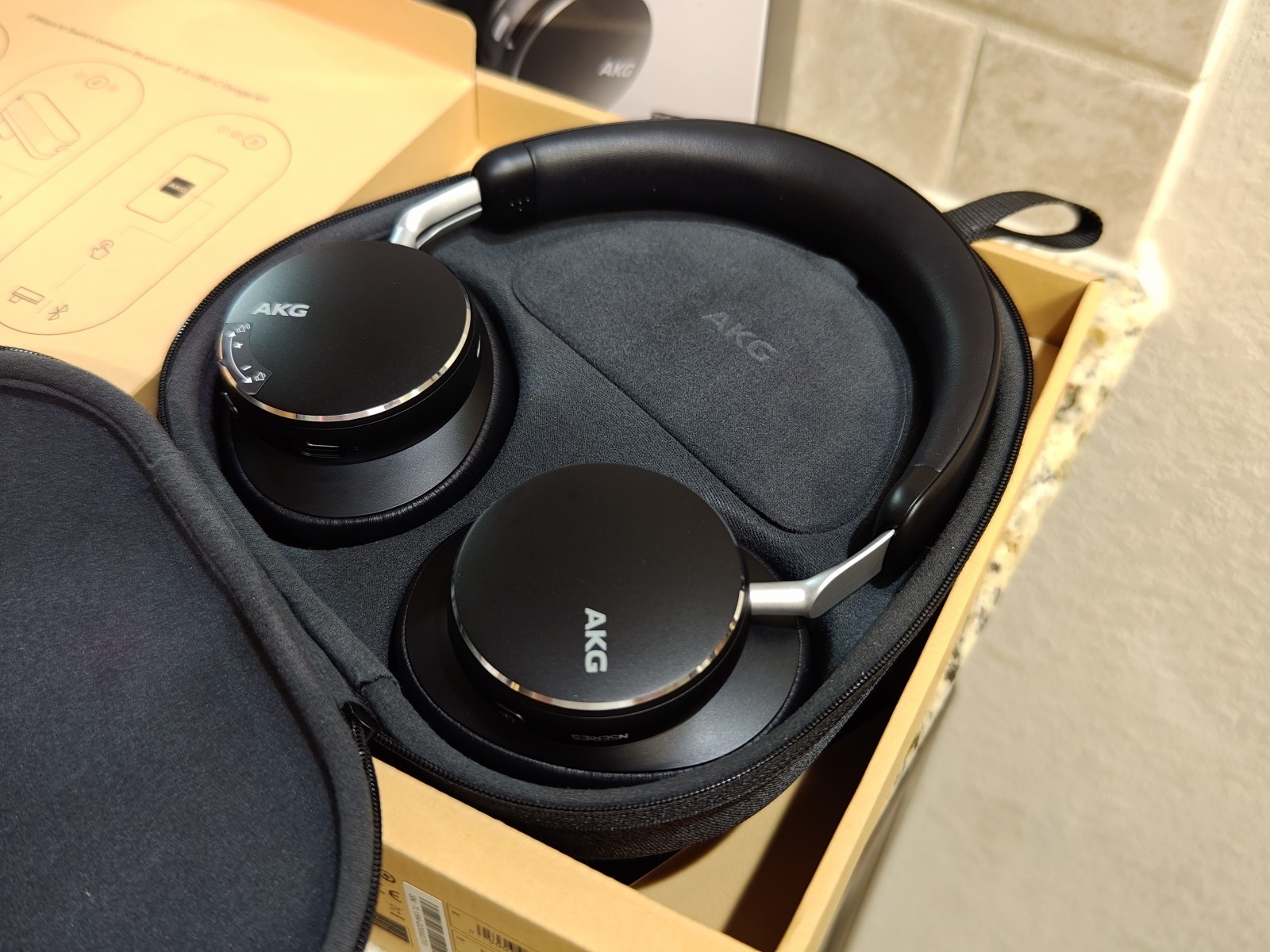 NewOpen AKG N9 Hybrid Wireless ANC Over-Ear Headphones Black w/ 2.4GHz Dongle