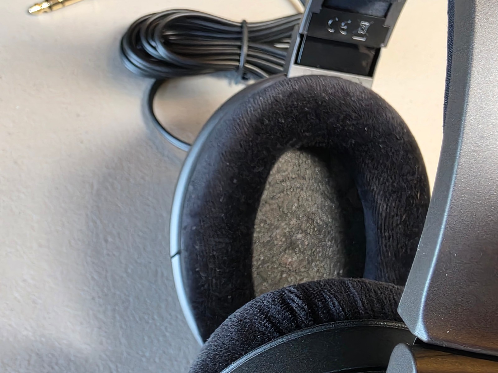 Sennheiser HD 600 Hi-Res Wired Headphones -Over Ear, Open Back, 1/4″ & 3.5mm