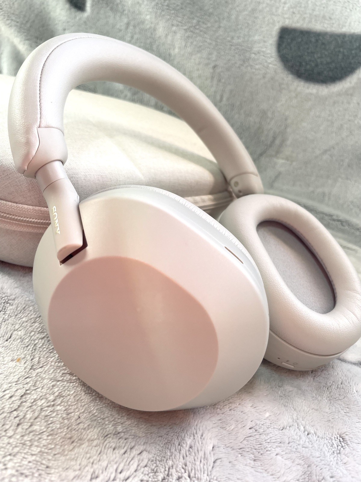 New Sealed Sony WH-1000XM5/S Wireless Noise Canceling Bluetooth Headphones