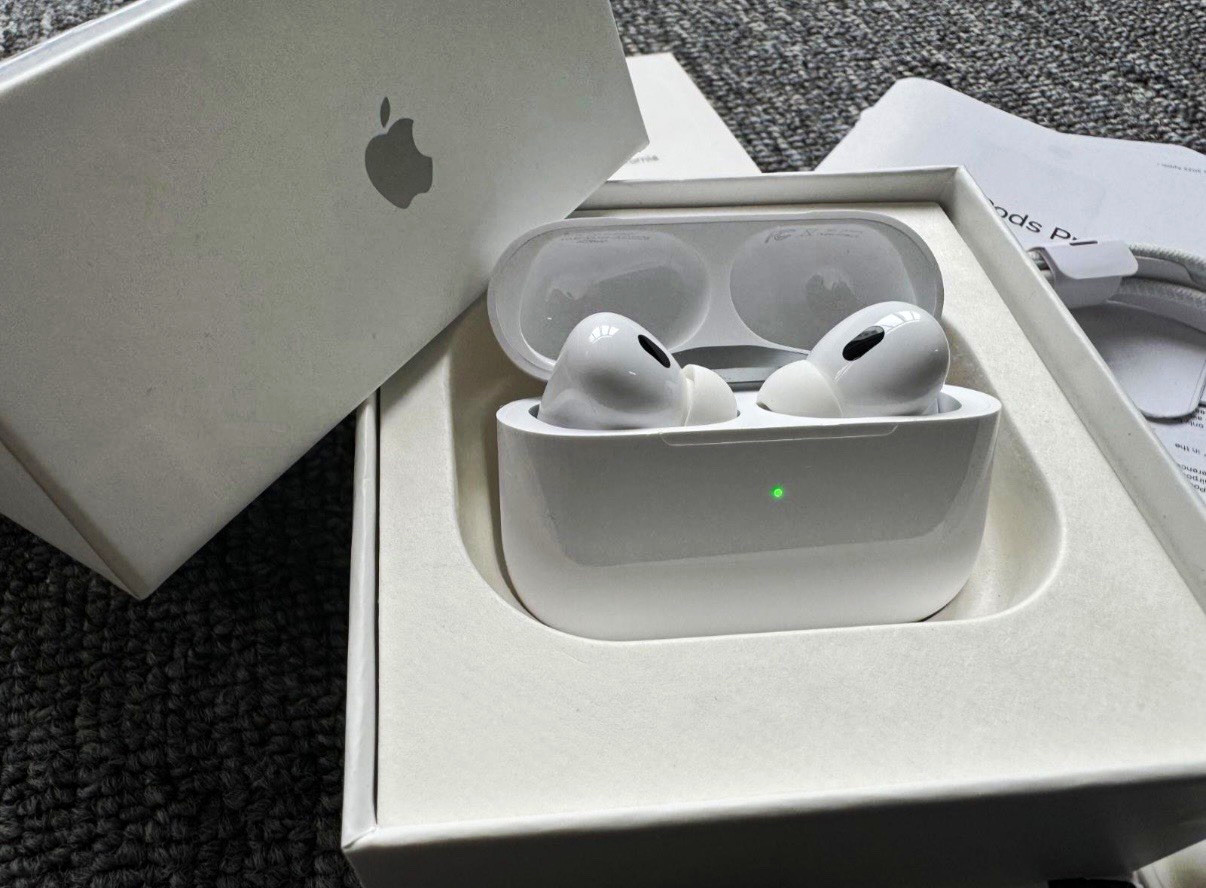 Apple AirPods Pro (2nd Gen) MagSafe USB-C White ANC Transparency Mode