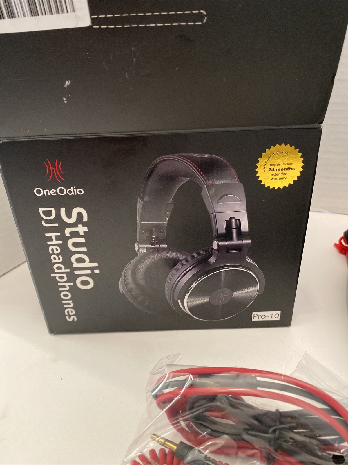 One Odio Over The Ear Wired 3.5MM Headhones Red And Black Very Good Pro 10