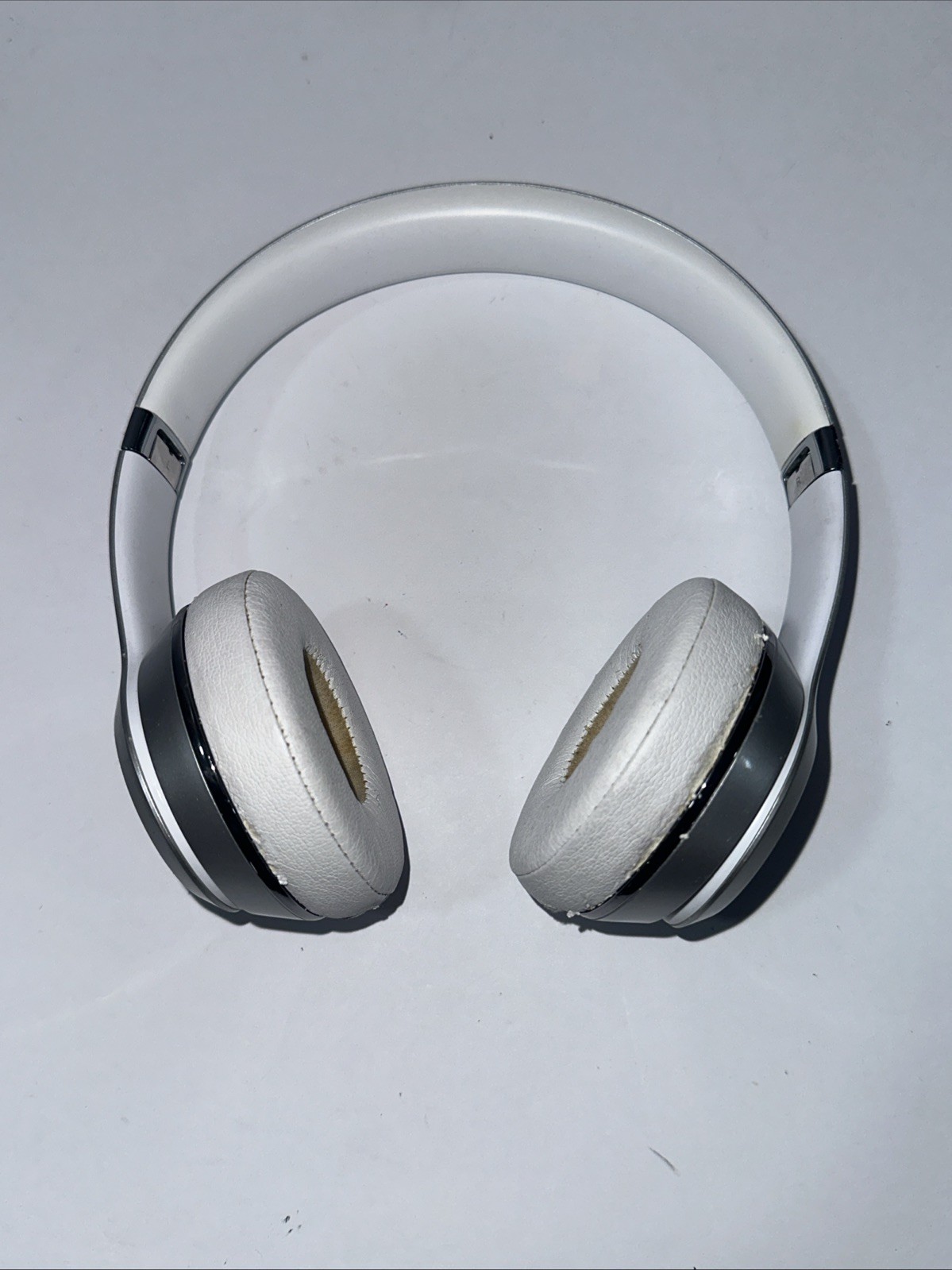 Beats by Dr. Dre Solo3 Wireless Needs New Pads Headphones White Silver