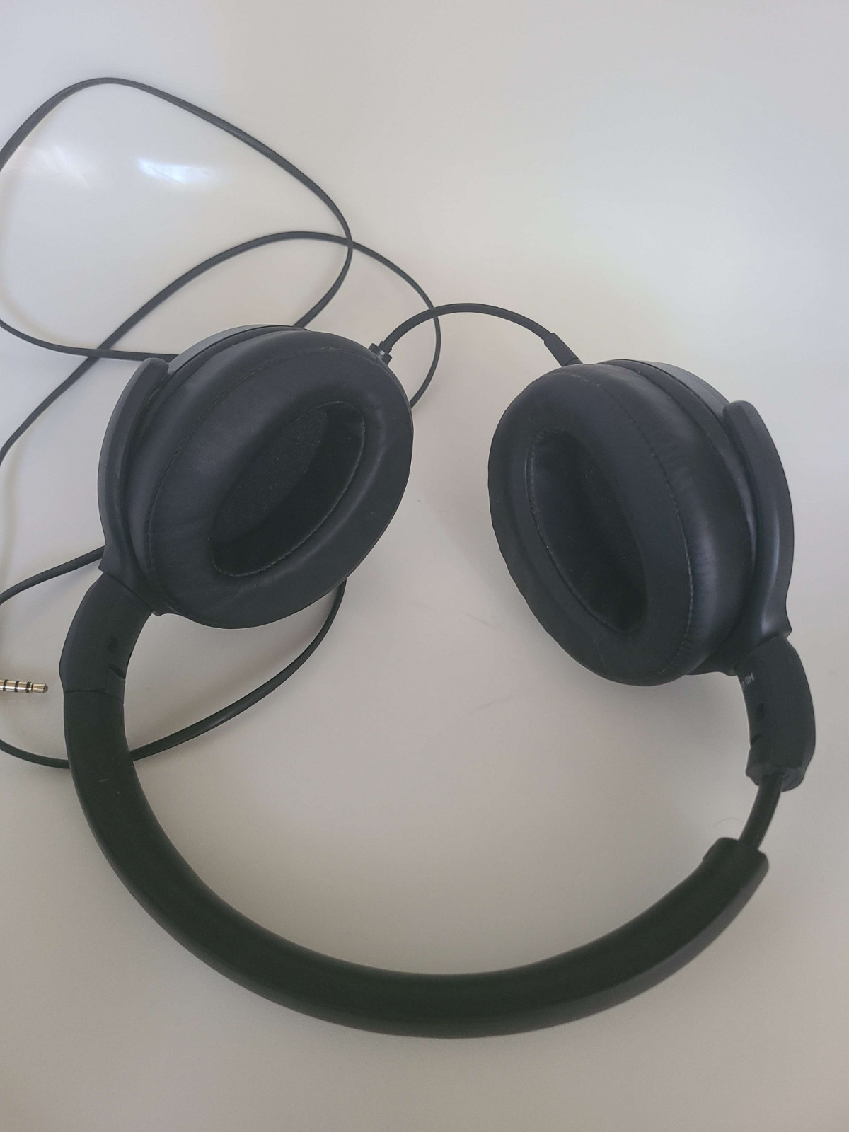 Sennheiser HD 400S Closed-Back Over-Ear Wired Headphones – Black – USED