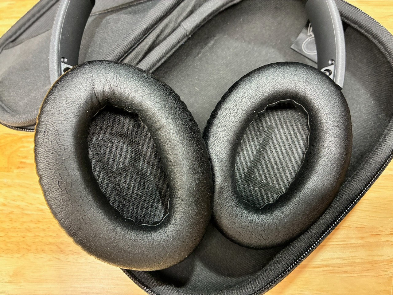 Bose QuietComfort 35 QC35 Bluetooth Wireless Headphones Black Complete in Box