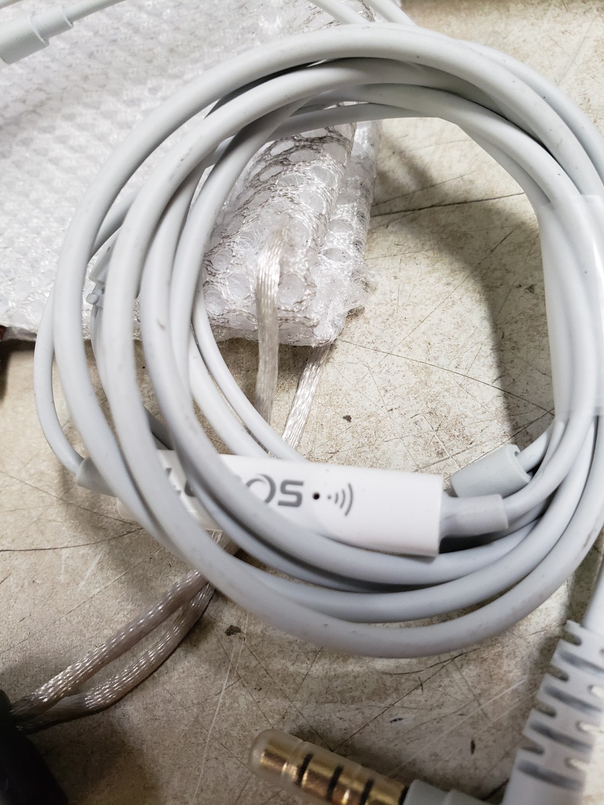 Lot of 4 – LUDOS FEROX Wired Earbuds in-Ear Headphones – White