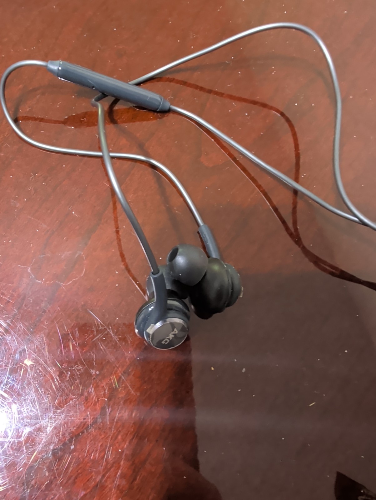 AKG headphones. Came With An Android Phone. I Used Them 2 Times.