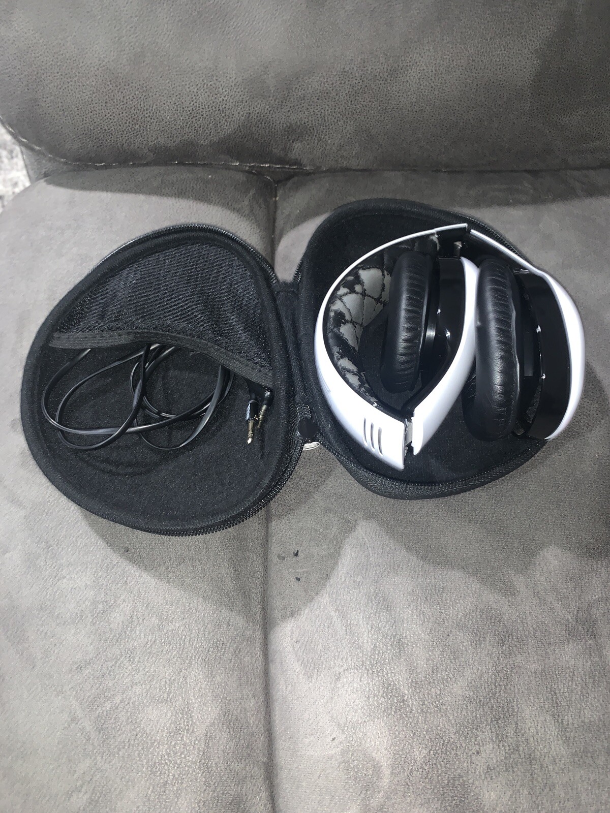 Soul By Ludacris Noise Canceling Headphones Black/White