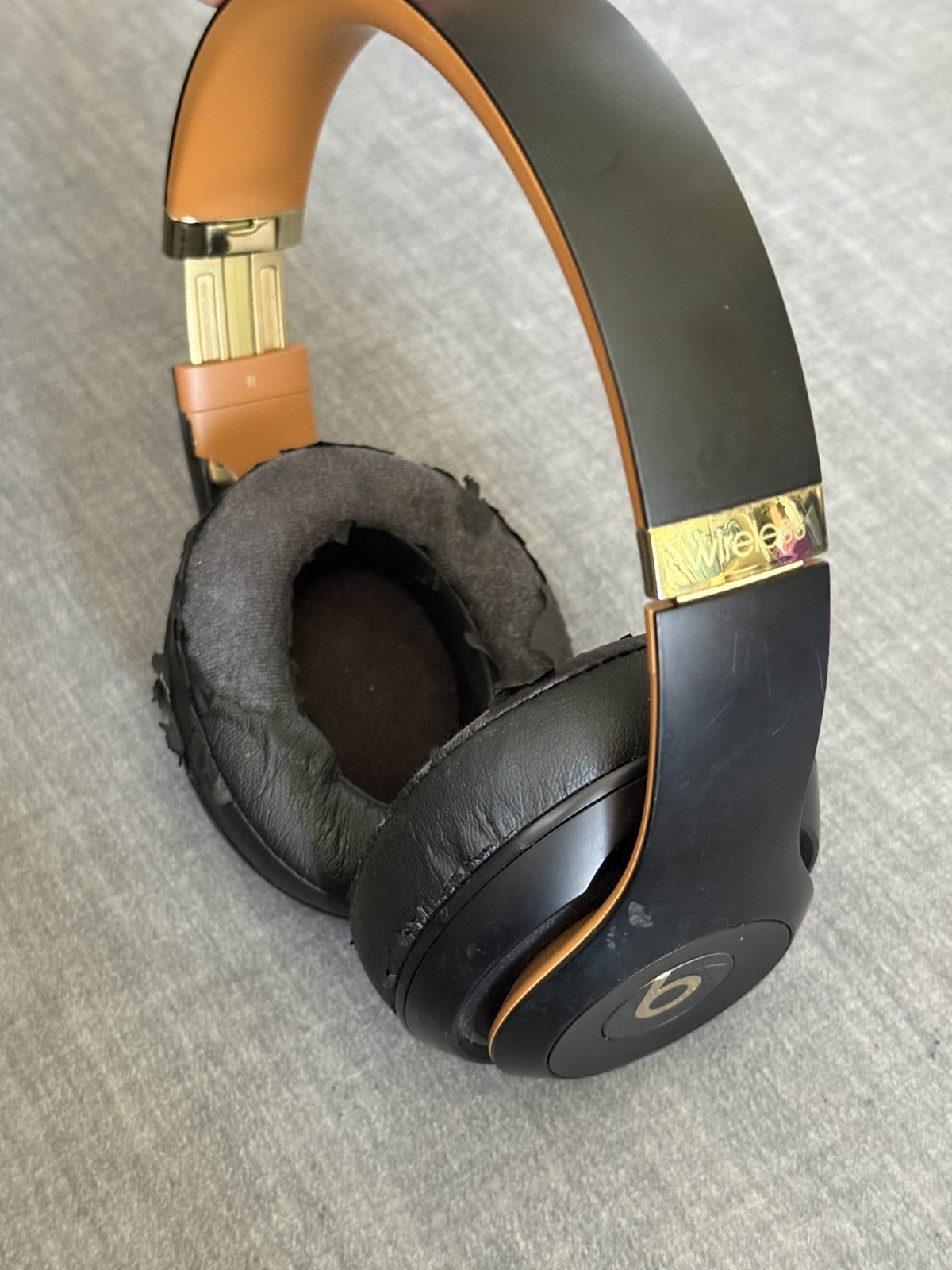 Beats by Dr. Dre Studio3 Over the Ear Wireless Headphone A1914 Black/Brown*READ*
