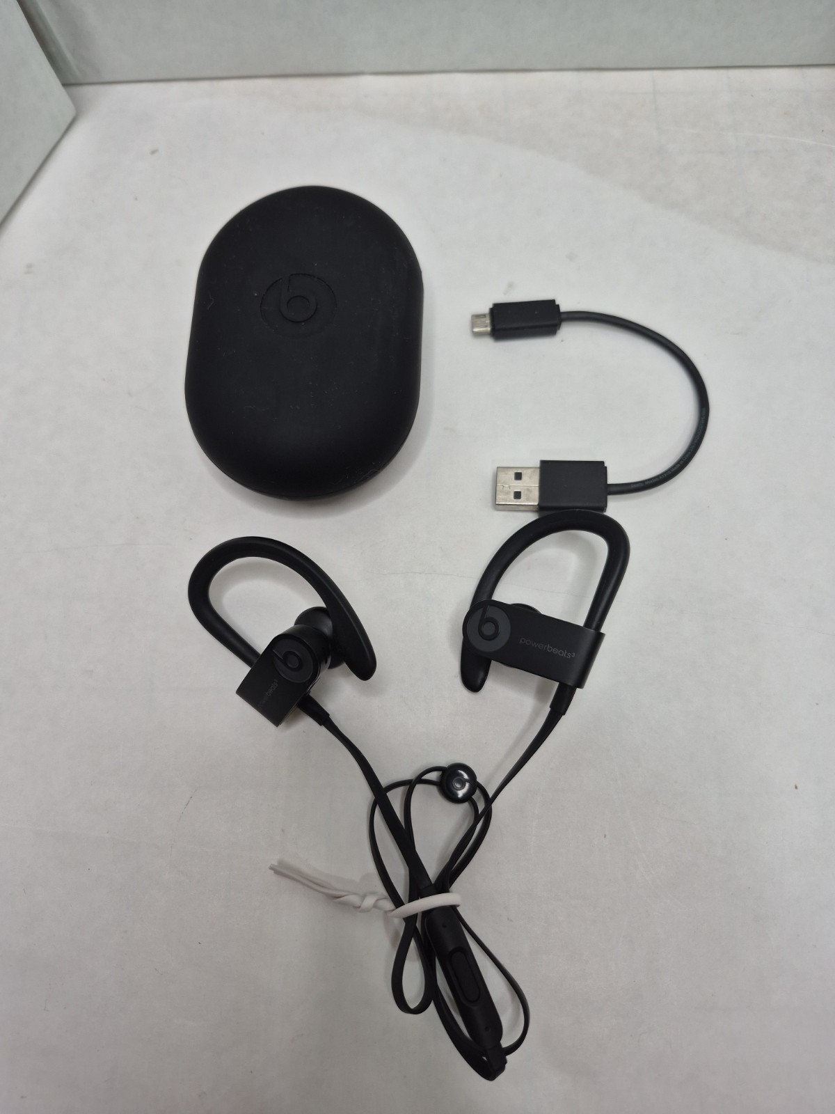 Beats by Dr. Dre Powerbeats3 PowerBeats 3Headphones Black- Cleaned and Tested