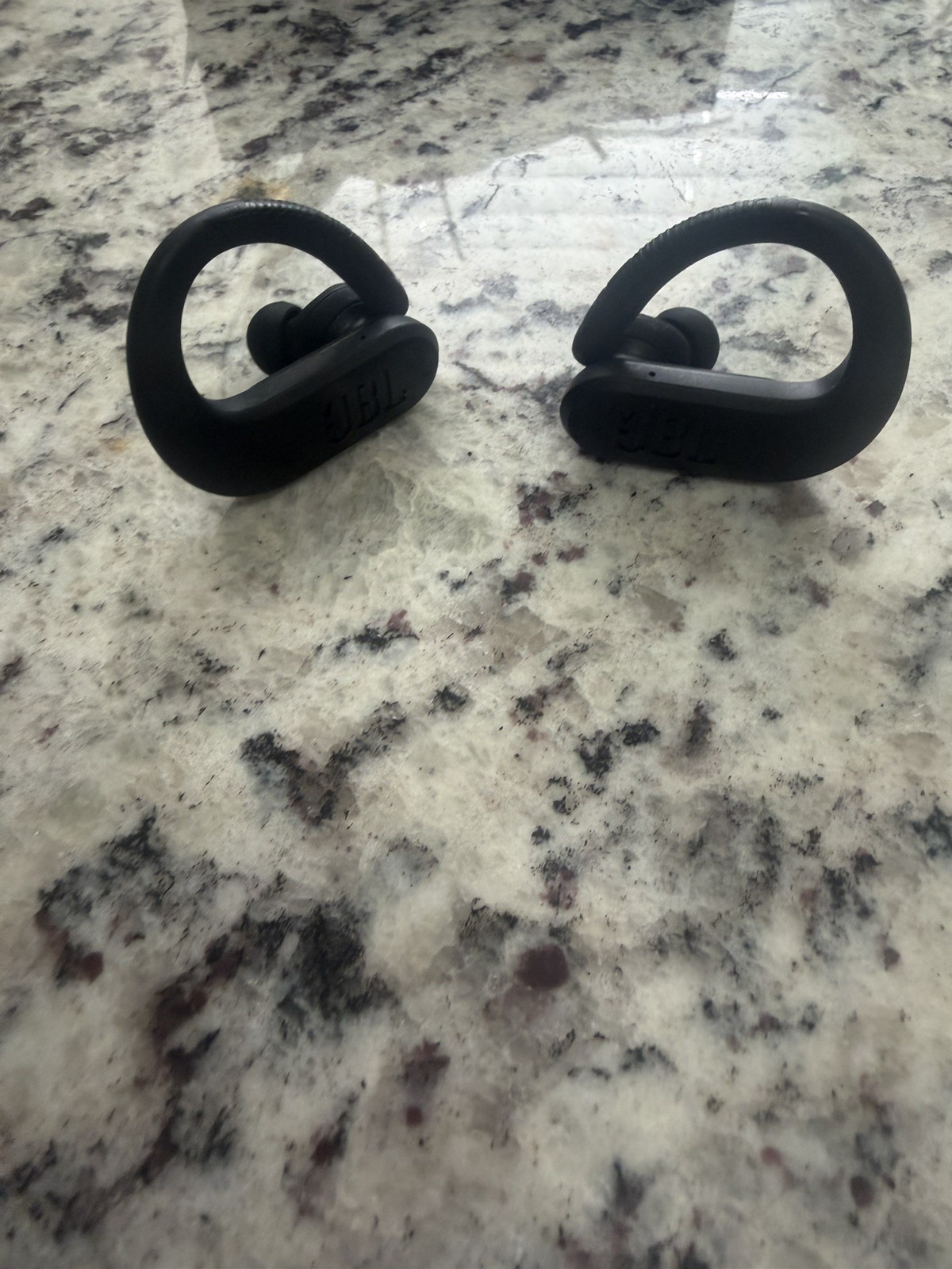 JBL Wireless Earbuds USB Cable with Charging Case – Excellent Condition