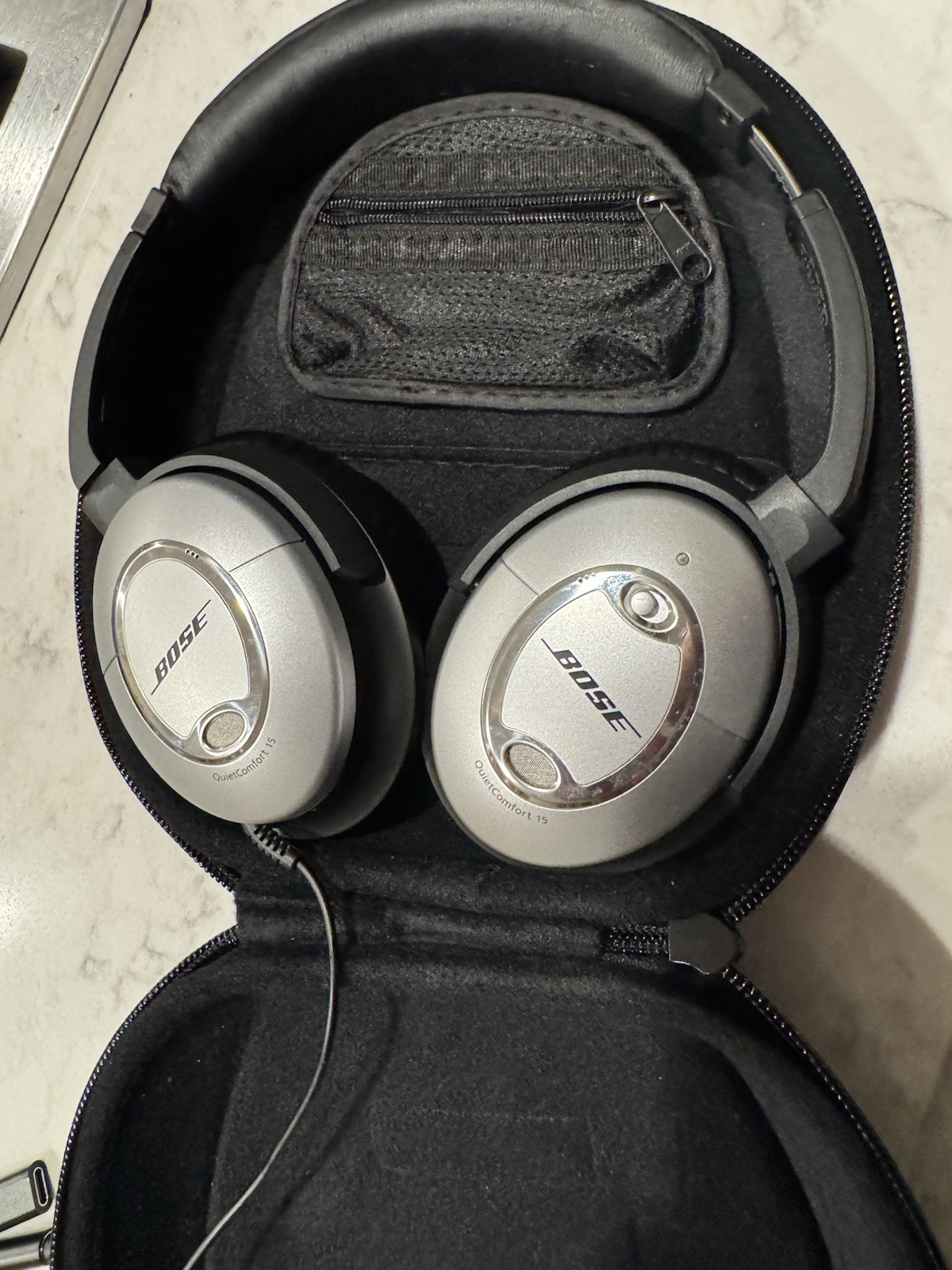 Bose QuietComfort 15 On The Ear Acoustic Noise Cancelling Headphones Case/Cords