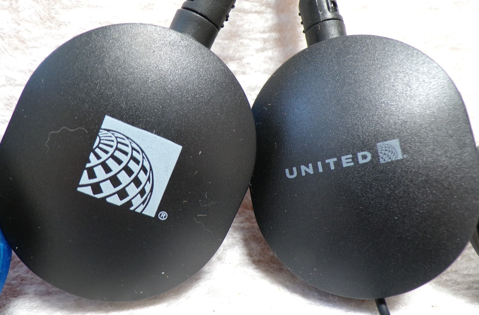2 UNITED HEADPHONES OVER EAR PADDED CUP LIGHT WEIGHT 54″ CORD USED TESTED WORKS