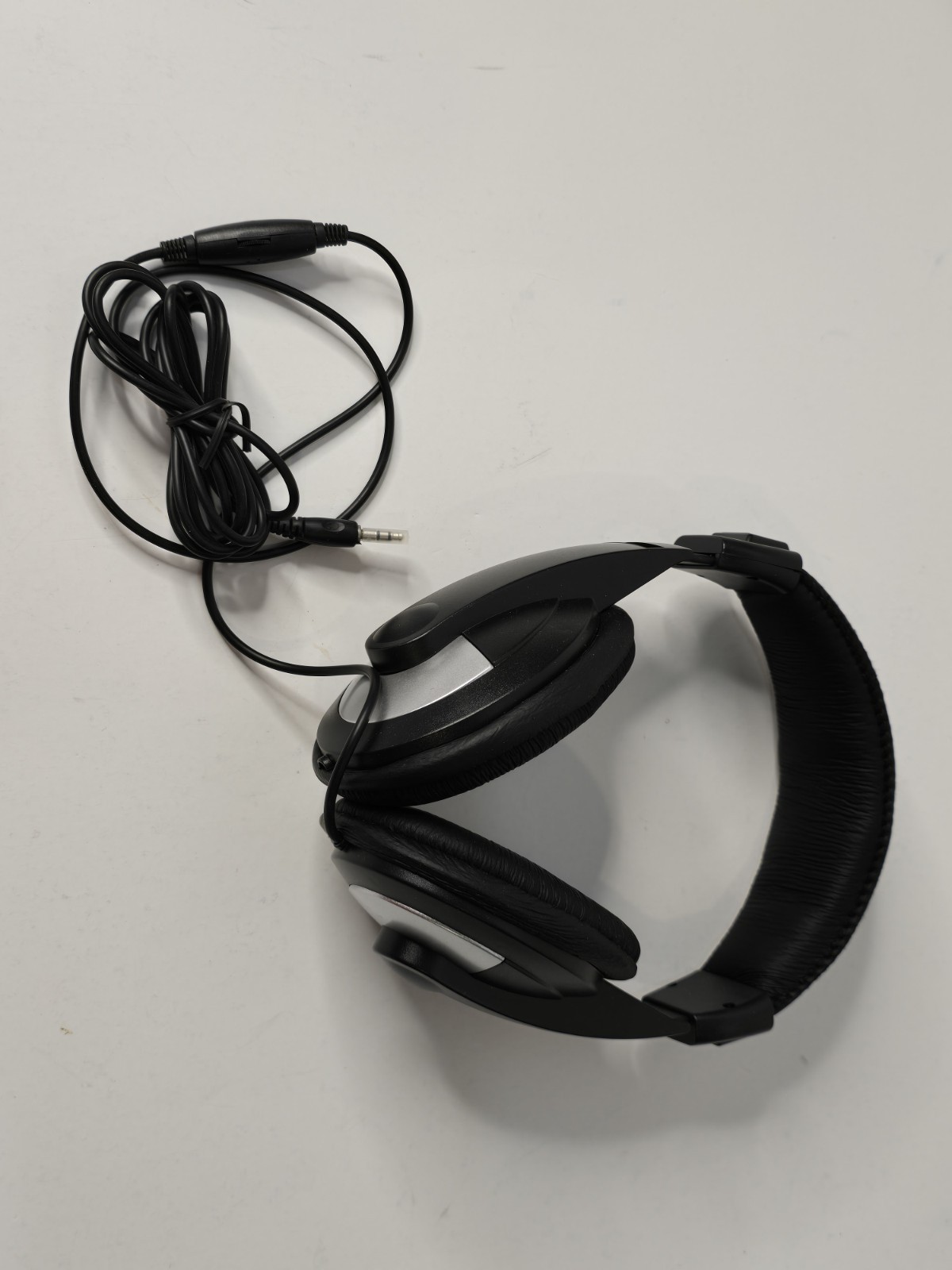 Wired Headphones Over The Ear w/ Volume Control | 3.5mm 1/8″ Stereo Plug 7′ NEW