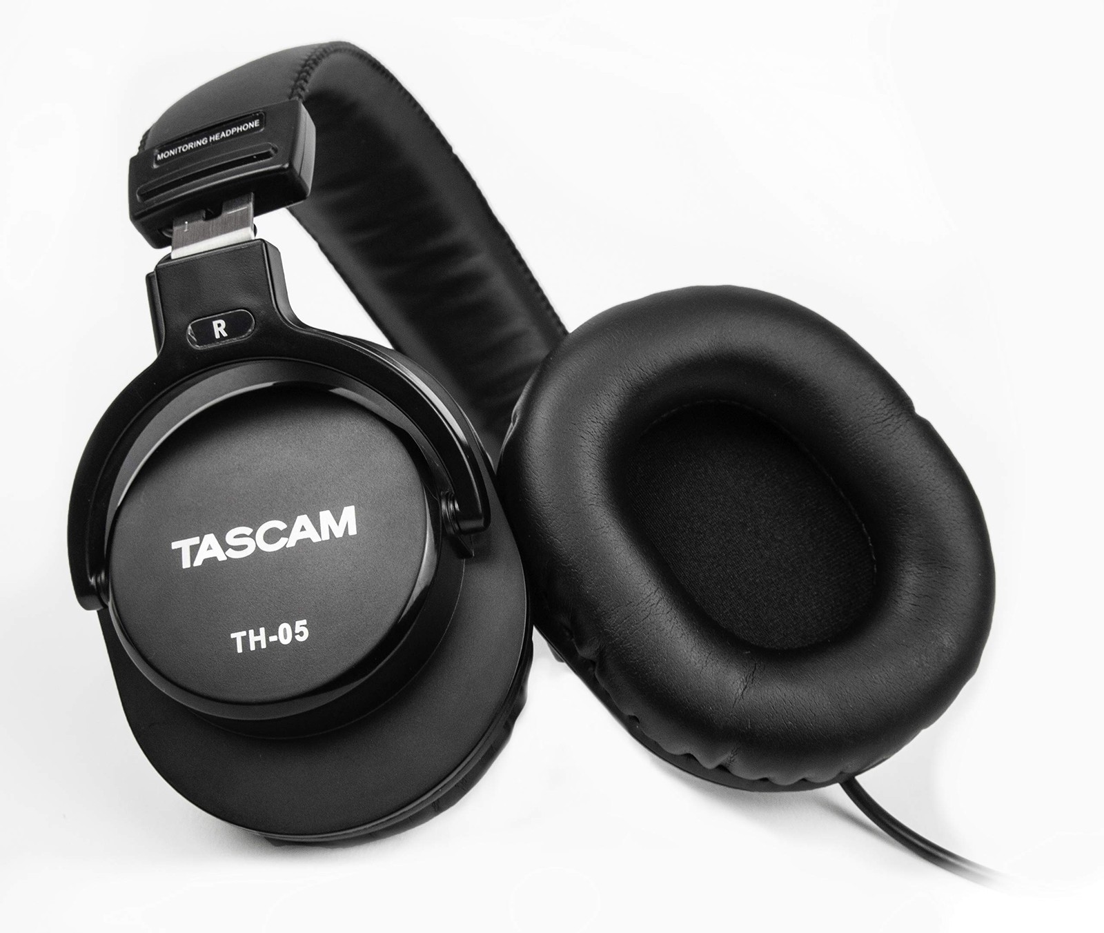 Black Closed Back Circumaural Headphones with 40mm Driver and 9.8ft Cable