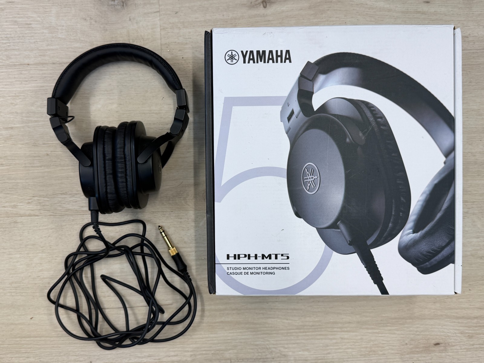 Yamaha HPH-MT5 Over-Ear Studio Headphones FOR PARTS / REPAIR – NO RIGHT SOUND