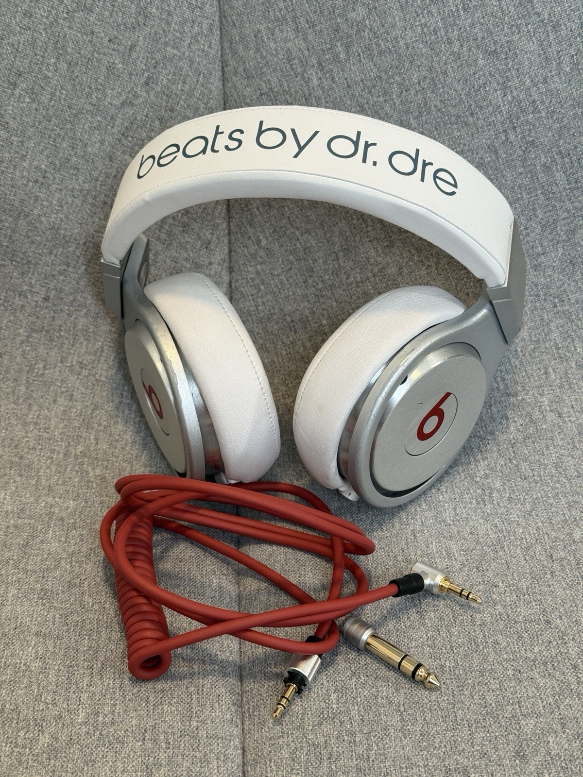 Beats by Dr. Dre Pro White/Silver Over the Ear Headphones Very Good Condition