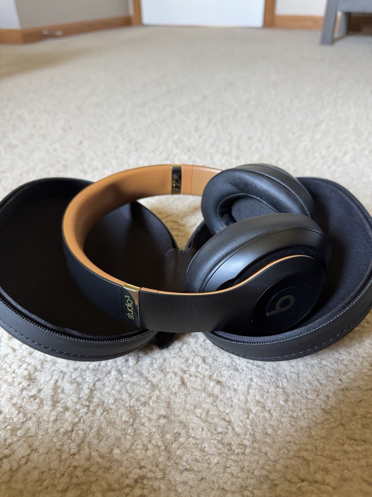 Beats by Dr. Dre Studio3 Wireless Headphones Skyline Collection – Midnight Black