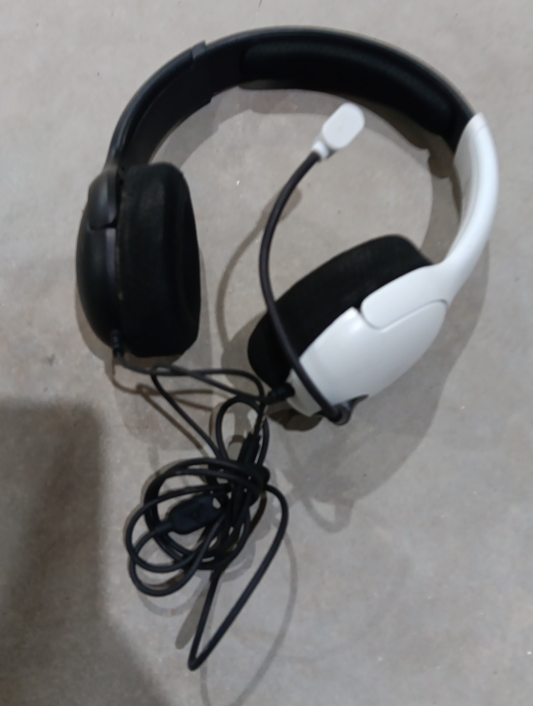 PDP Gaming LVL40 Wired Stereo Headset for Switch 500-162-BW-NA Black & White