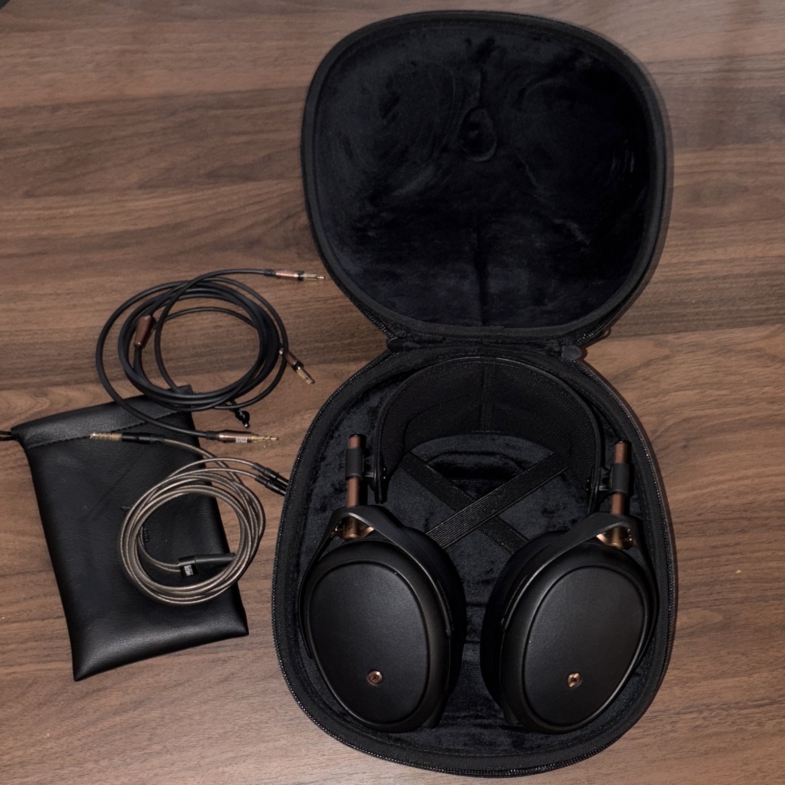 Meze Audio Liric Over-Ear Wired Headphones 3.5mm/6.35mm Case Cables