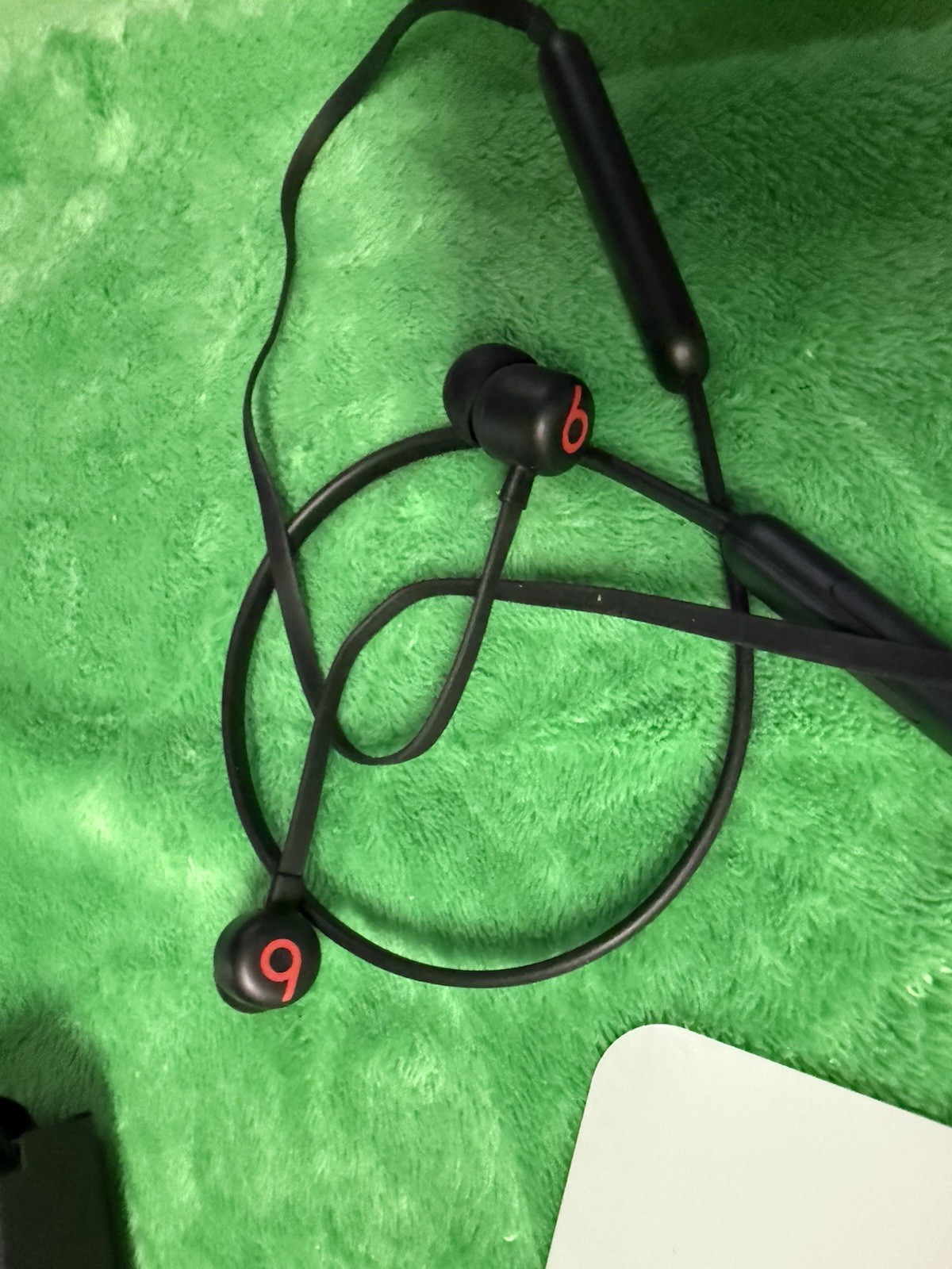 Beats Flex Wireless Earbuds Headphones Chip Magnetic Earphones Open Box