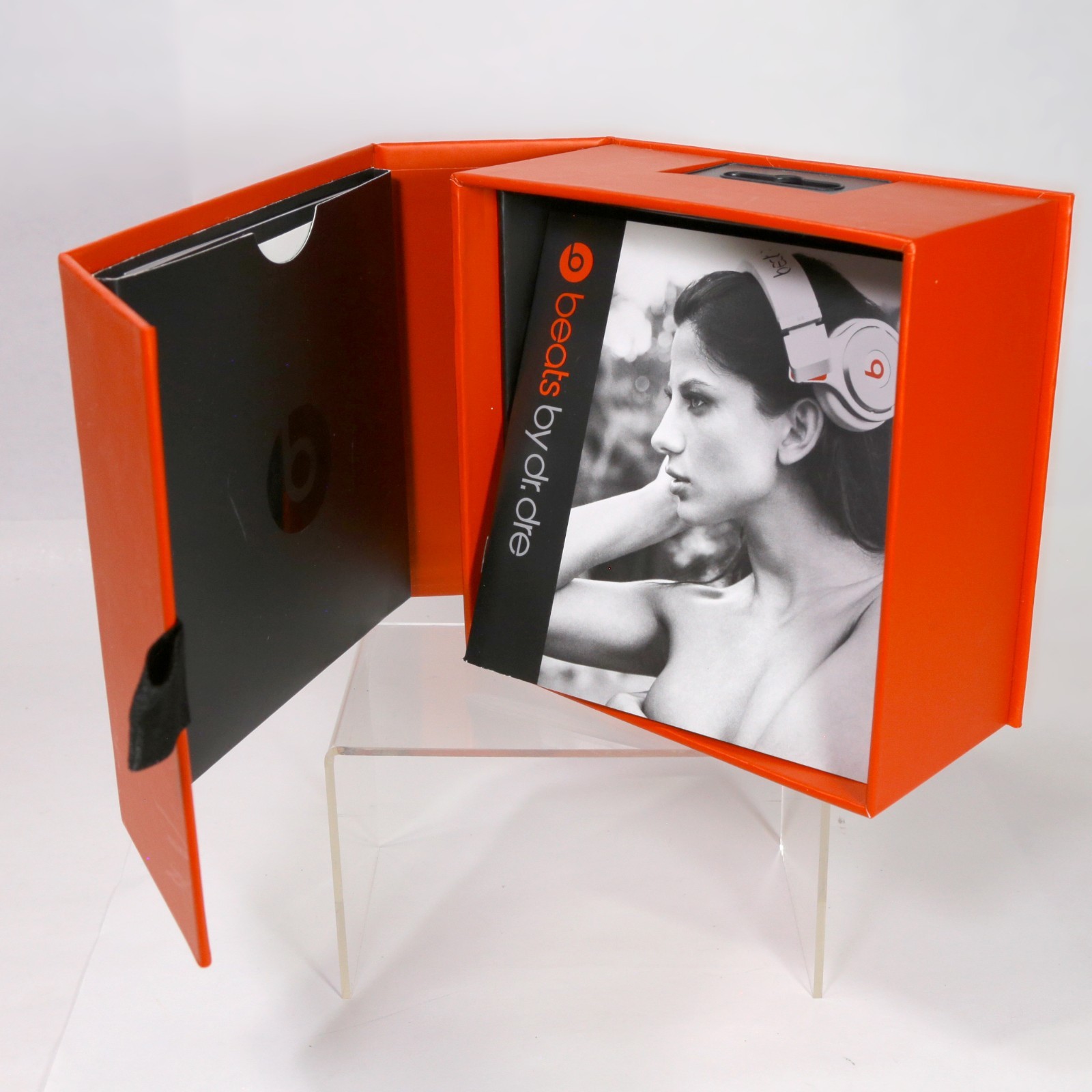 Beats by Dr. Dre Tour In-Ear Earbuds (810–00009) White/Red – ORIGINAL BOX / CASE