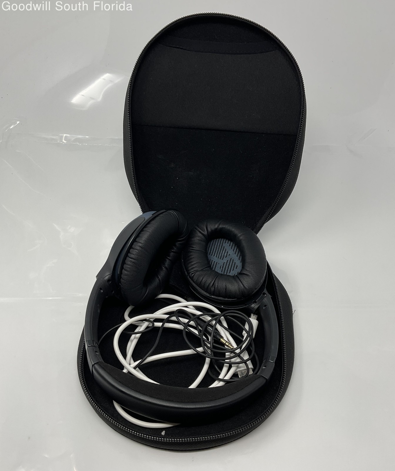 Bose Blue And Black Headphones With AUX & USB Charging Cable And Black Case NCL