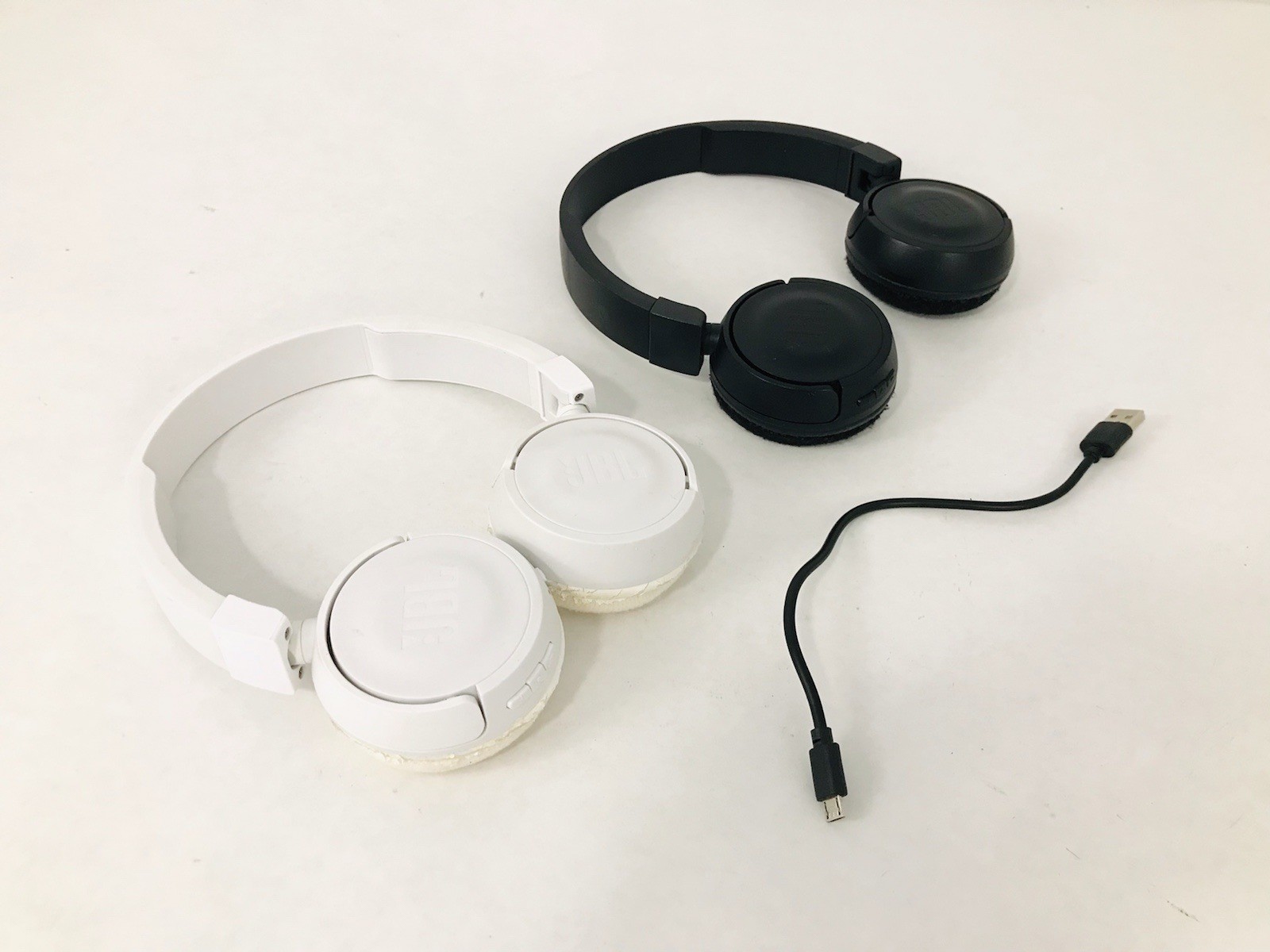 JBL Bluetooth Headphones Black And White With Charger