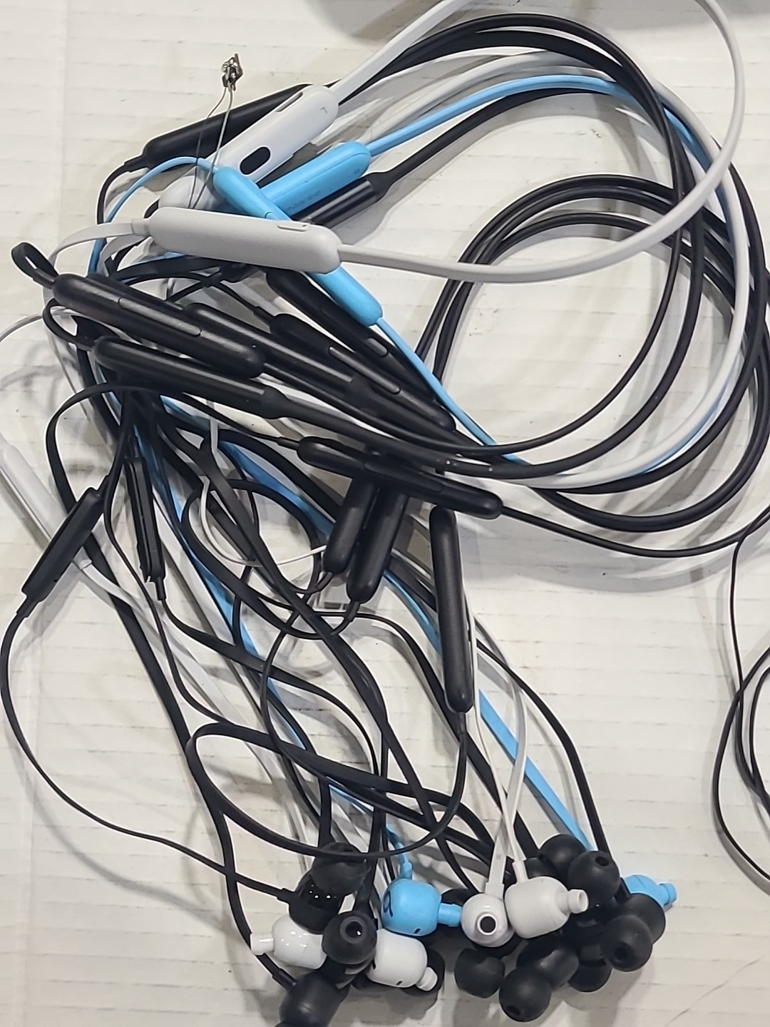 Lot Of 14 Beats by Dr. Dre Powerbeats3 Beats Flex Pill Headphones FOR PARTS 111