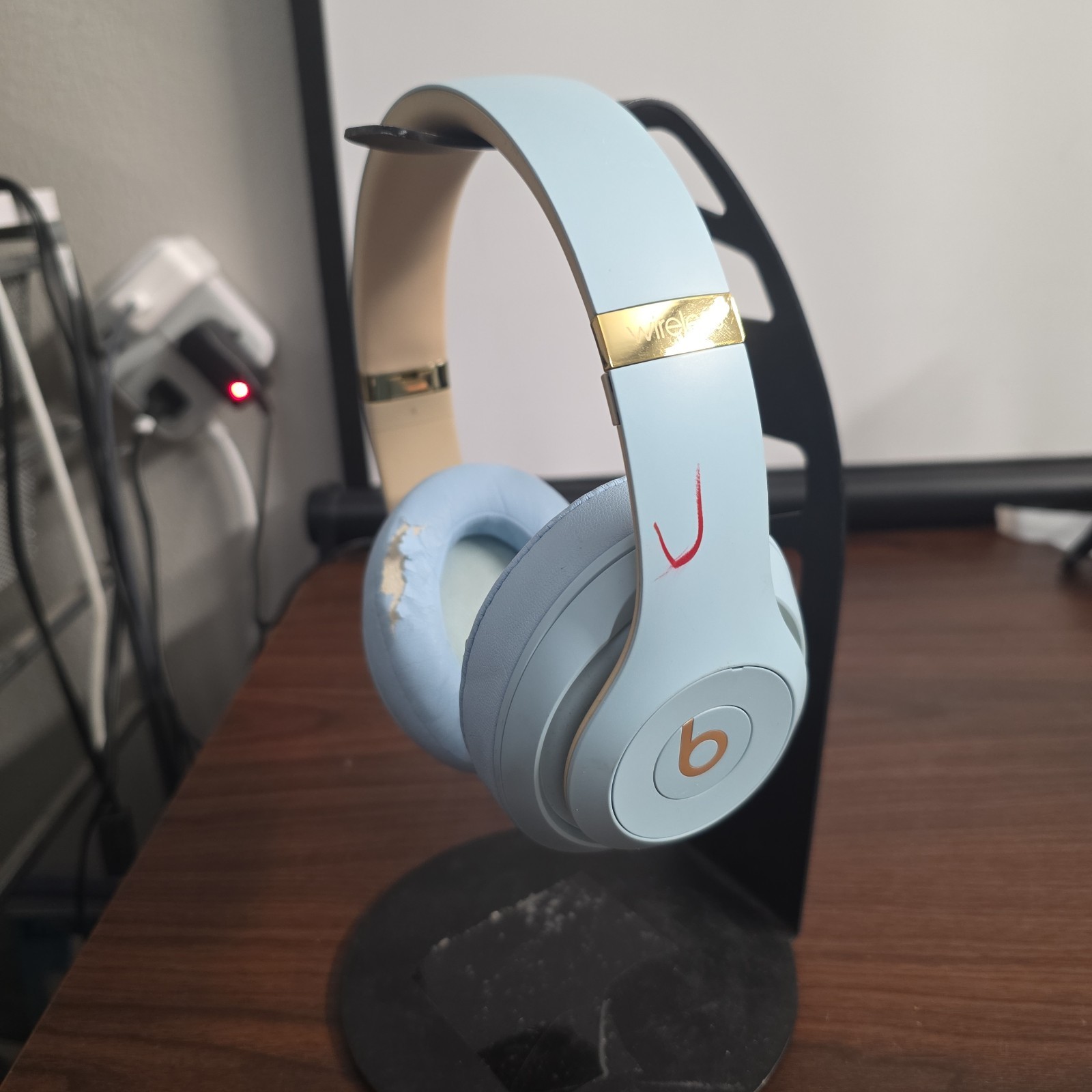 Beats by Dr. Dre Beats Studio3 Wireless Over-Ear Headphones – Crystal Blue