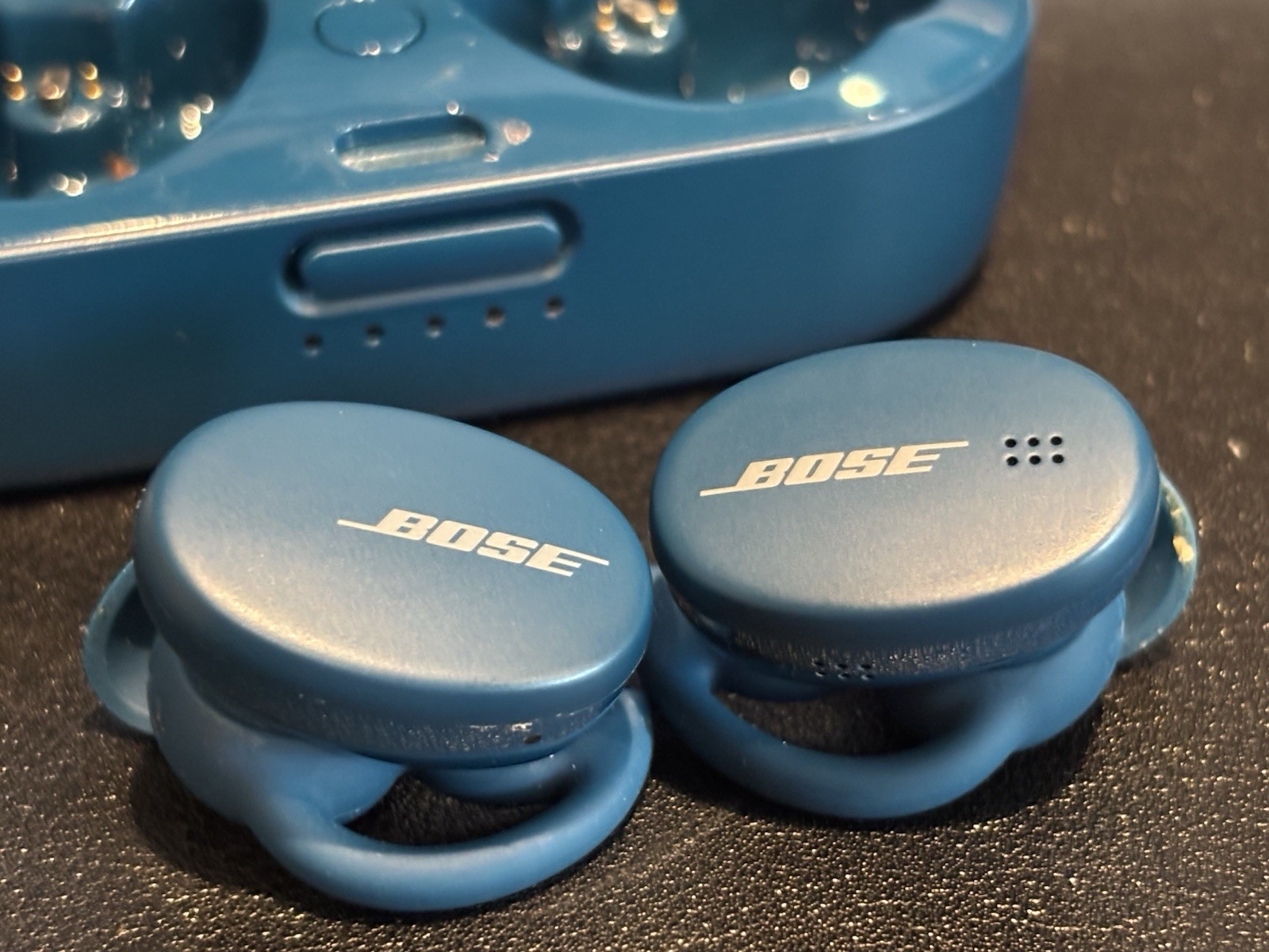 Broken Bose Sport Wireless Earbuds 427929 Read