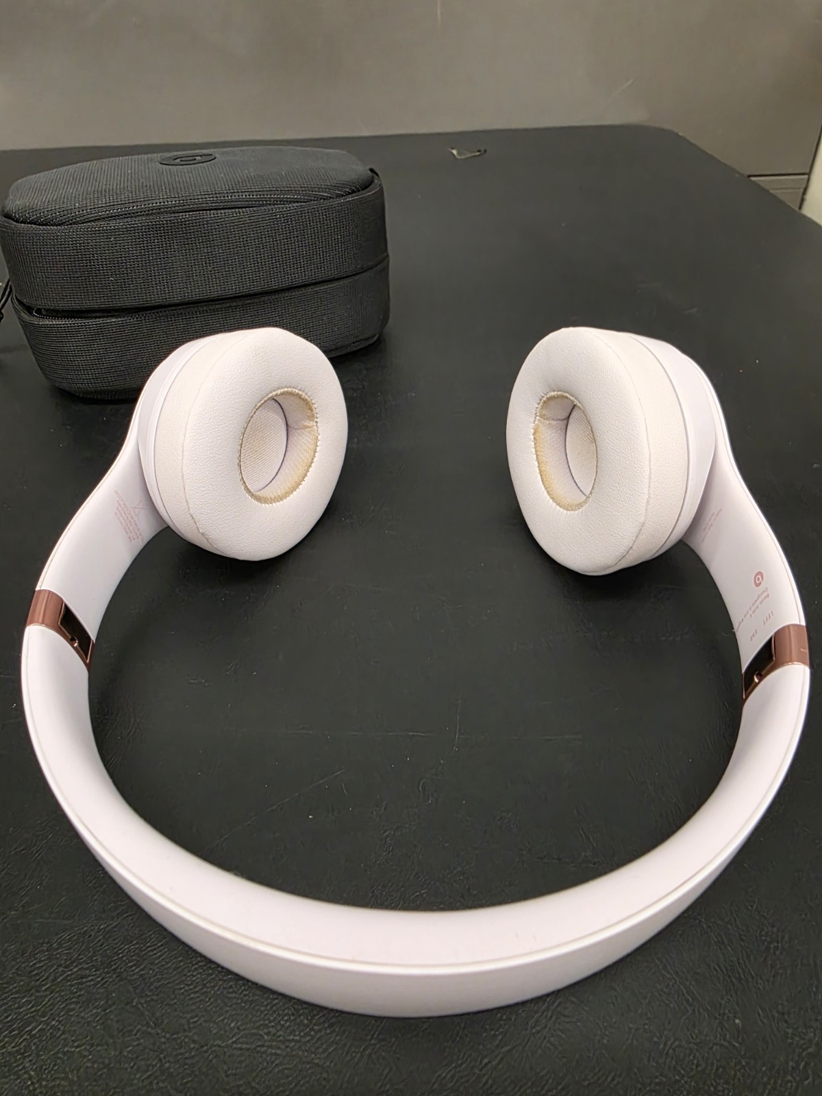 Beats Solo 4 Bluetooth Wireless On-Ear Headphones – Cloud Pink – MUW33LL/A