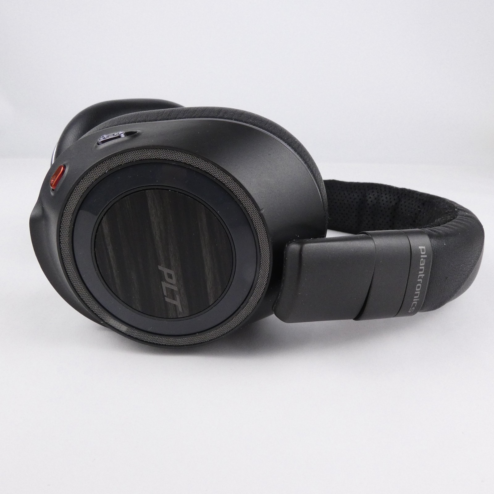 Plantronics Voyager 8200 Headphones B8200 UC Bluetooth USB-C Rechargeable TESTED