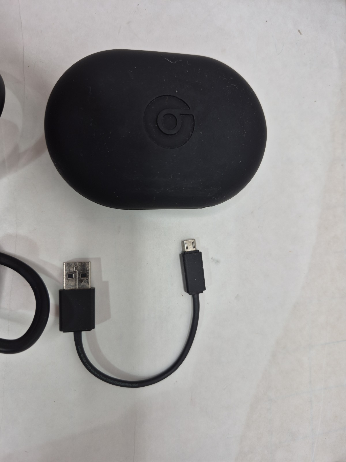 Beats by Dr. Dre Powerbeats3 PowerBeats 3Headphones Black- Cleaned and Tested