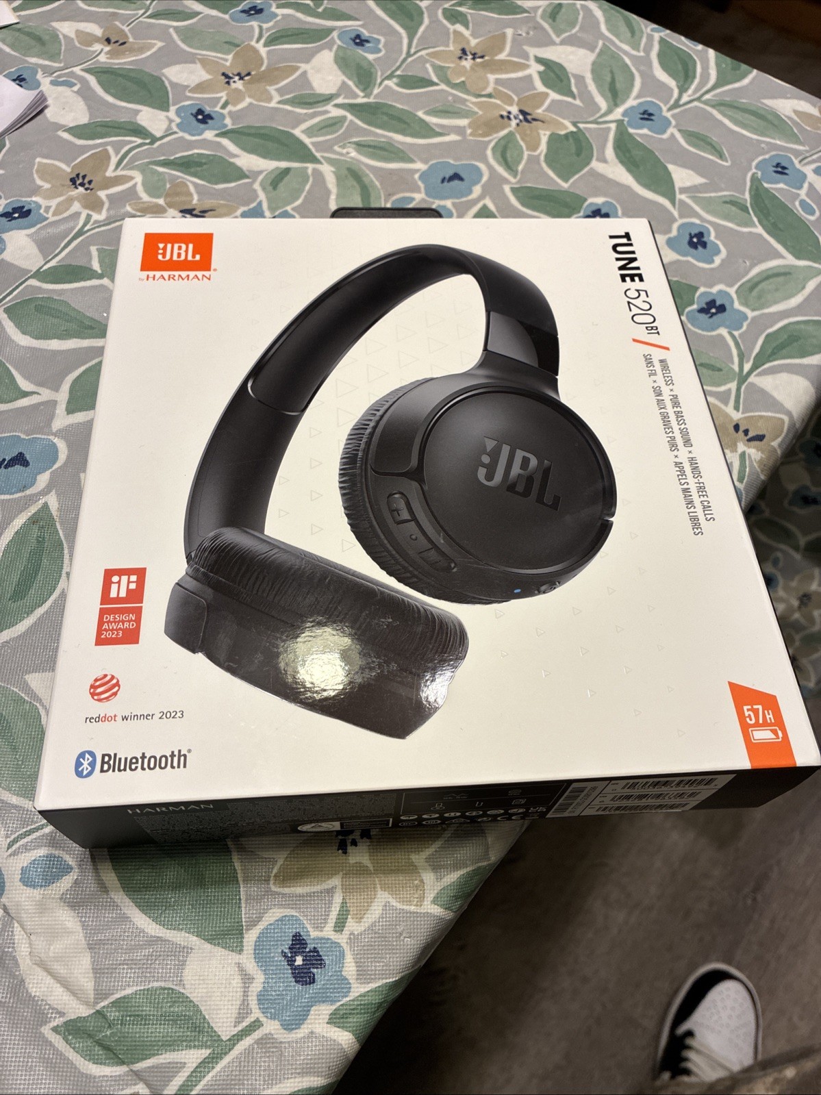 JBL Tune 520BT Foldable Wireless Bluetooth Headphones Black, BRAND NEW SEALED