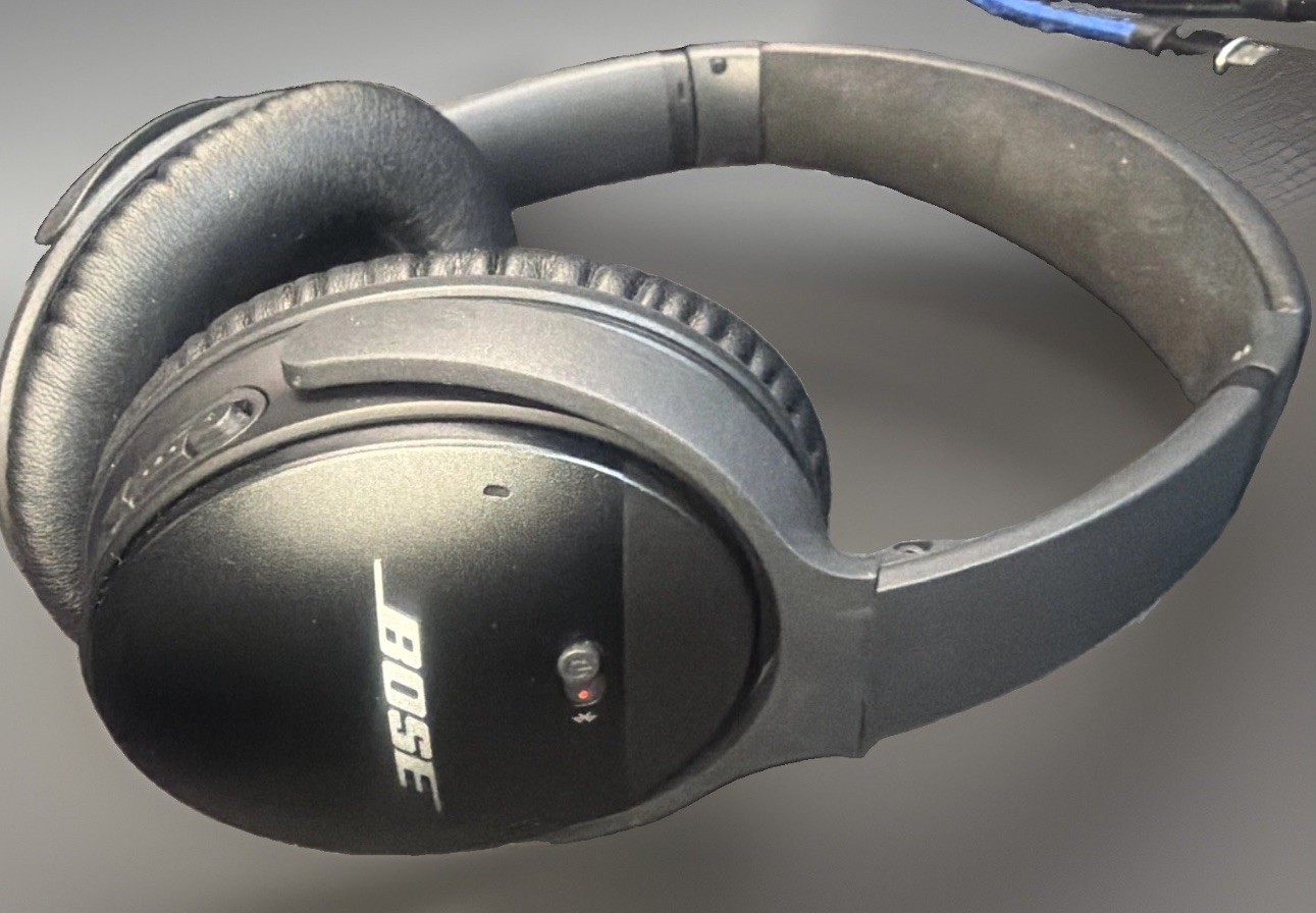 Bose QuietComfort 35 Over the Ear Wireless Headphones – Black Great Condition!
