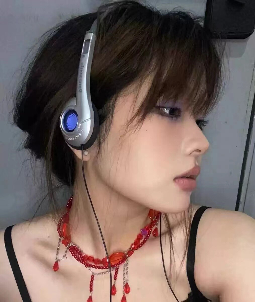 Headphones Japanese MP3 Walkman Mobile Phone Retro Literature and Art Wear