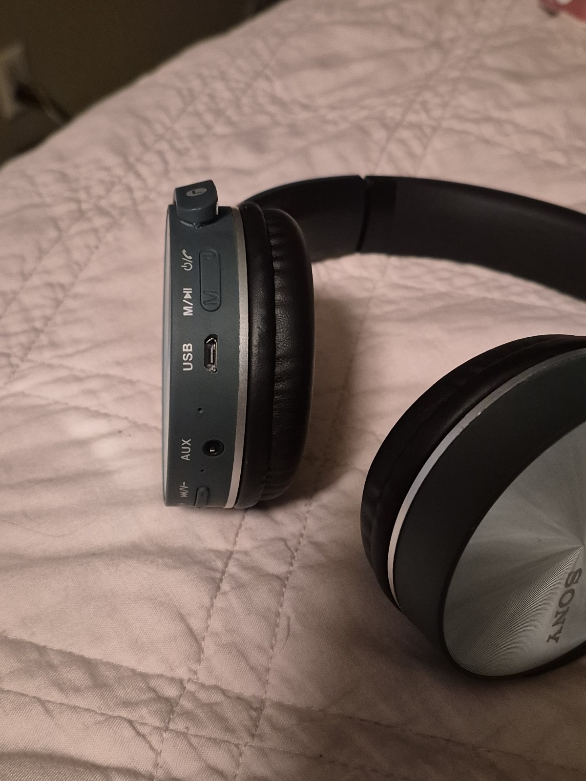 Sony MDR-XB950BT? Bass Boost Bluetooth Wireless Headphones Over-Ear Micro USB