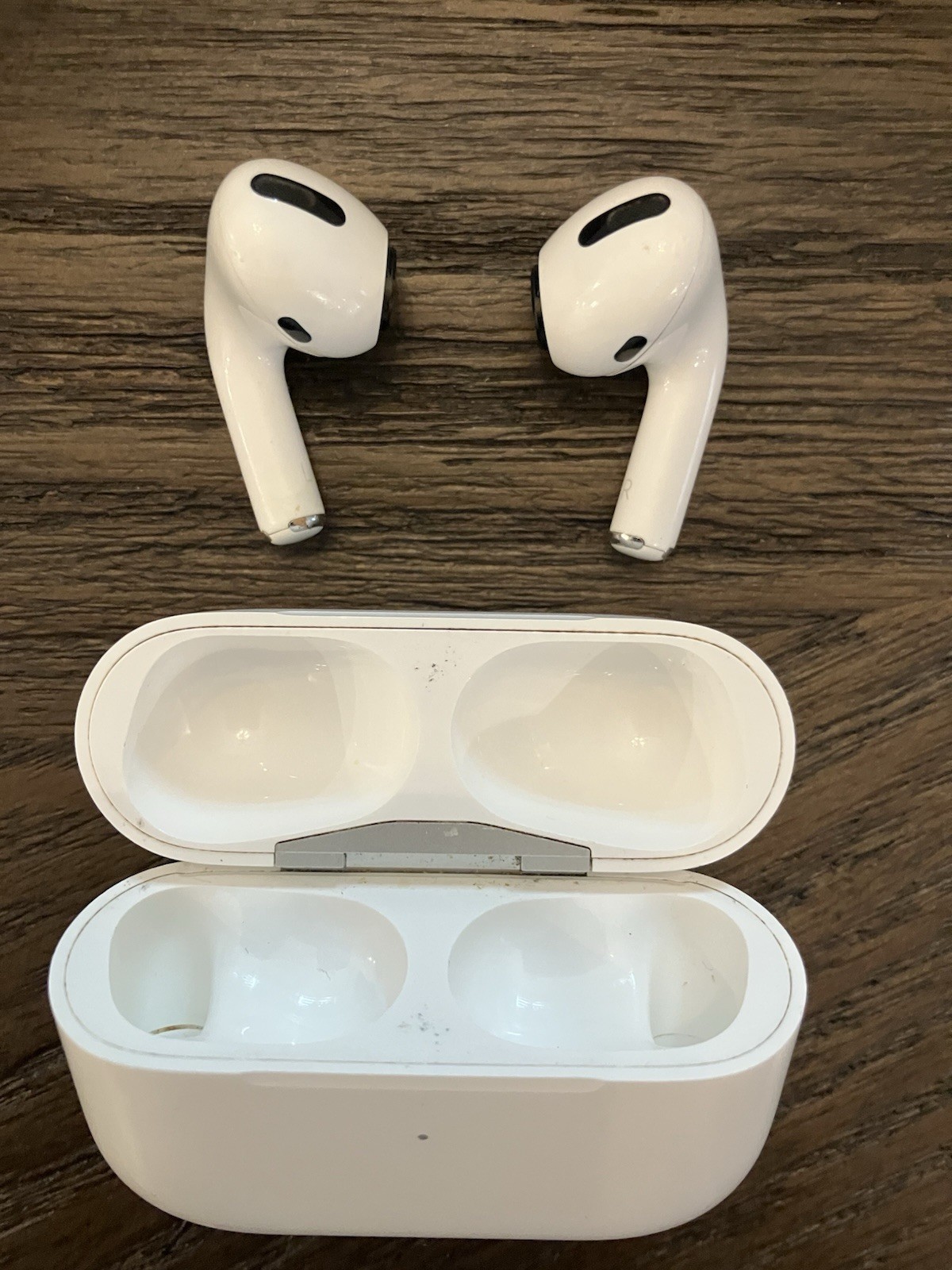 Apple AirPods Pro In-Ear Earbuds w/ Wireless Charging Case NO EAR TIPS