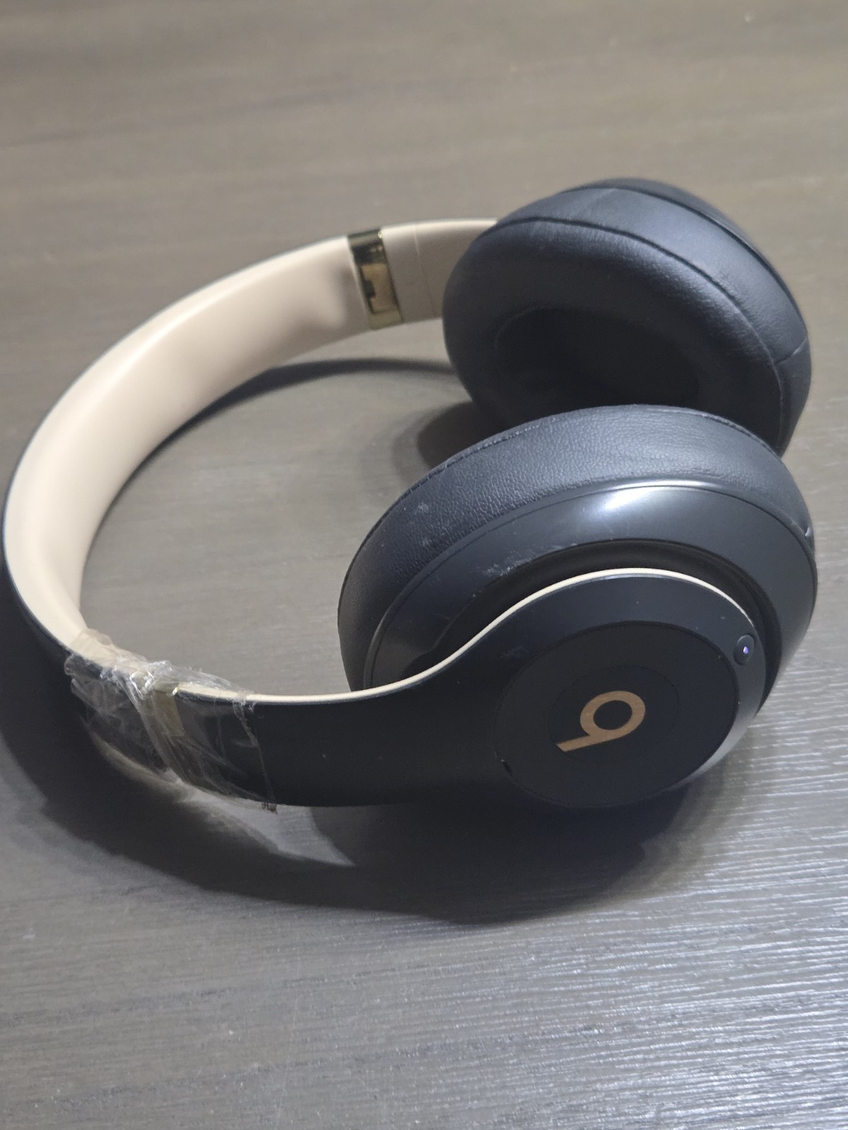 Beats by Dr. Dre Studio3 Wireless Headphones – Black & Gold DAMAGED WORKS