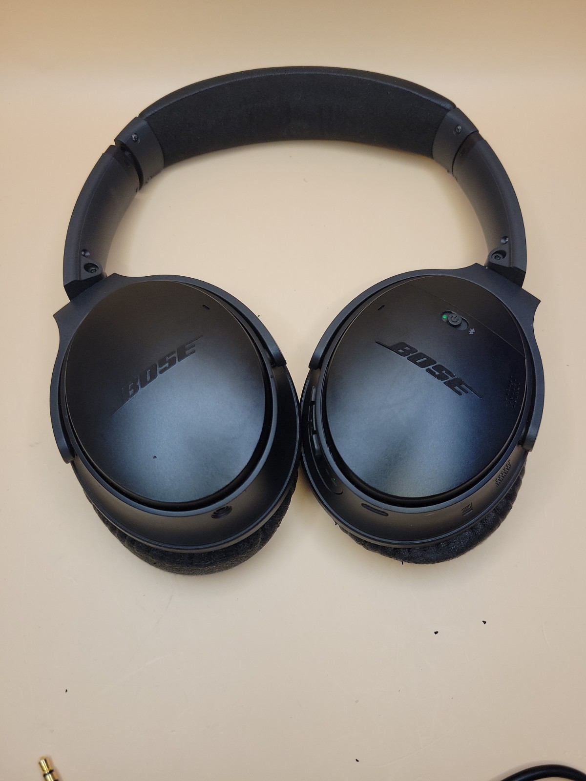 Bose QuietComfort 35 II QC35 II Wireless Noise Cancelling Headphones + Case